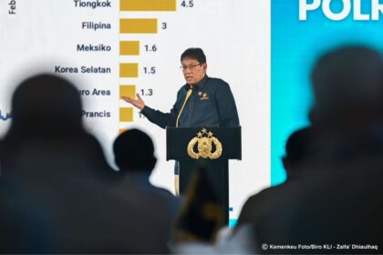 Menkeu Purbaya mnghadiri forum panel dalam Rapat Pimpinan (Rapim) Polri bersama Menteri Dalam Negeri Tito Karnavian dan Menteri Koperasi Ferry Juliantono. Foto: kemenkeu
