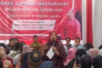 Anggota Fraksi PDIP DPRD DKI Jakarta, Wa Ode Herlina saat reses di Sumur Batu, Jakarta Pusat. Foto: Sofian/ipol.id