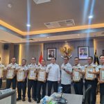 Direktur Tindak Pidana Narkoba Bareskrim Polri, Brigjen Pol Eko Hadi Santoso saat memberikan penghargaan kepada Direktorat Jenderal Bea dan Cukai, Direktorat Jenderal Imigrasi, serta Direktorat Jenderal Pemasyarakatan di Lantai 7 Gedung Bareskrim Polri, Jakarta Selatan, Kamis (26/2/2026) sore. Foto: Ist