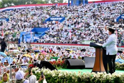 Presiden Prabowo Subianto menyampaikan sambutan pada Mujahadah Kubro Satu Abad NU,di Stadion Gajayana, Kota Malang, Provinsi Jawa Timur, Minggu (8/2/2026) Foto: BPMI Setpres