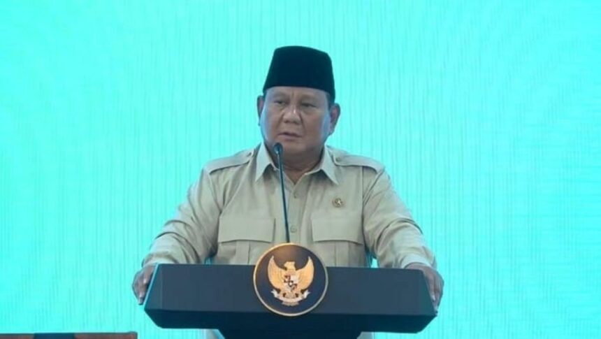 Presiden RI Prabowo Subianto menyampaikan pujian kepada Kapolri Listyo Sigit Prabowo saat menghadiri peresmian dan groundbreaking 1.179 SPPG serta peresmian 18 Gudang Ketahanan Pangan Polri di Palmerah, Jakarta Barat.