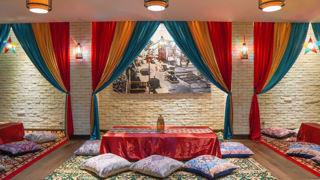 "Lantern in The Desert," Perpaduan rasa Moroccan & sentuhan lokal dalam pengalaman berbuka tematik. (dok. Mercure Jakarta Sabang).