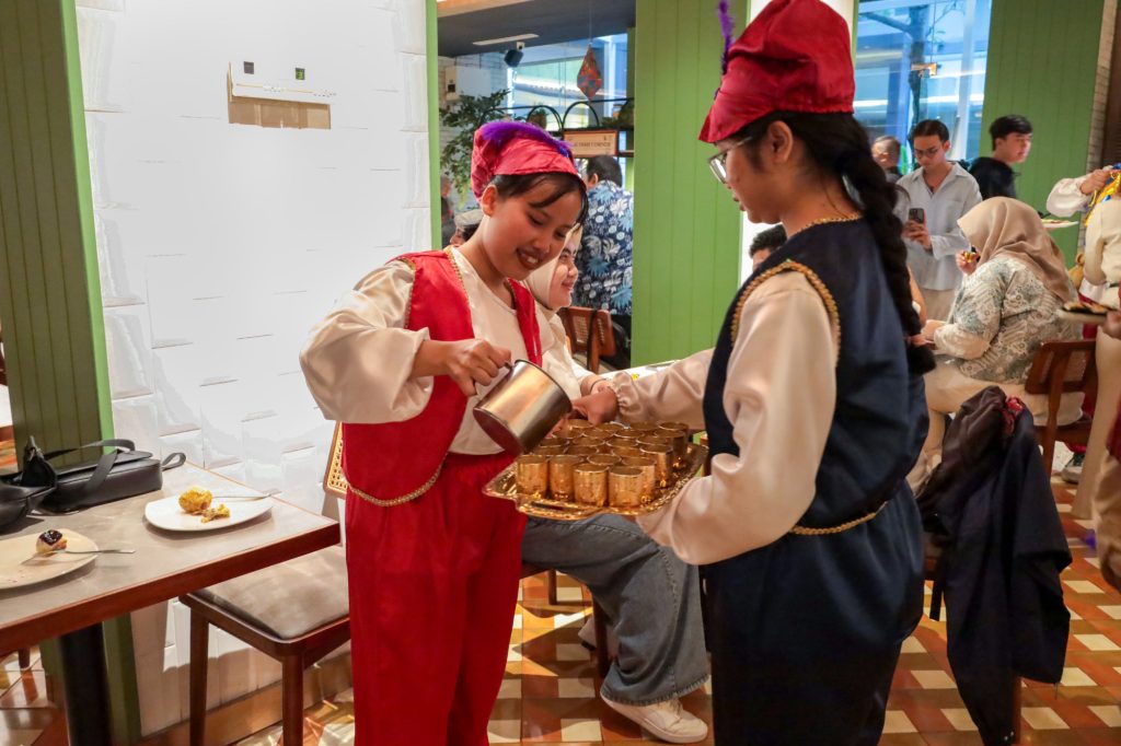 "Lantern in The Desert," Perpaduan rasa Moroccan & sentuhan lokal dalam pengalaman berbuka tematik. (dok. Mercure Jakarta Sabang).