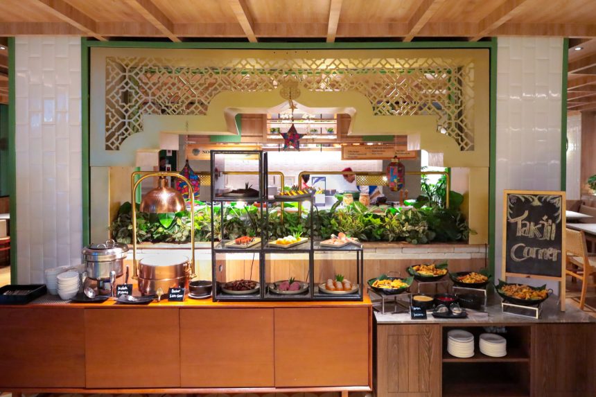 "Lantern in The Desert," Perpaduan rasa Moroccan & sentuhan lokal dalam pengalaman berbuka tematik. (dok. Mercure Jakarta Sabang).