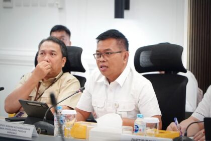 Deputi Bidang Ketersediaan dan Stabilisasi Pangan Badan Pangan Nasional (Bapanas) RI selaku Ketua Pelaksana Satgas, I Gusti Ketut Astawa saat Rapat Koordinasi Satgas Saber Pelanggaran Pangan dipimpin Kabareskrim Polri, Komjen Syahardiantono selaku Ketua Pengarah Satgas Saber di Rupat Dittipideksus Bareskrim di Gedung Awaloedin Djamin Mabes Polri pada pekan lalu. Foto: Ist