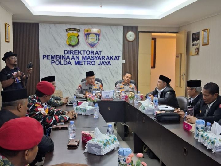 Ketua Umum FLO, Juaini Yusuf saat silaturahmi dengan Polda Metro Jaya.(Foto dok ipol.id)