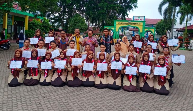 Para siswa Madrasah Aliyah Negeri (MAN) 2 Padangsidimpuan meraih enam medali,
