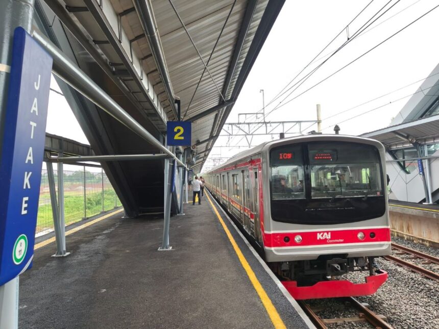 Stasiun Jatake mengundang minat warga Tangerang menggunakan transportasi umum.