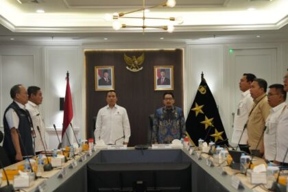 Kabareskrim Polri Komjen Syahardiantono, selaku Ketua Pengarah Satgas Saber dan jajaran dalam Rapat Koordinasi Satgas Saber Pelanggaran Pangan secara luring dan daring di Rupat Dittipideksus Bareskrim Polri, Gedung Awaloedin Djamin Mabes Polri, Rabu (4/2/2026), melibatkan kementerian/lembaga terkait, pemerintah daerah, serta Satgas daerah di tingkat provinsi dan kabupaten/kota. Foto: Ist