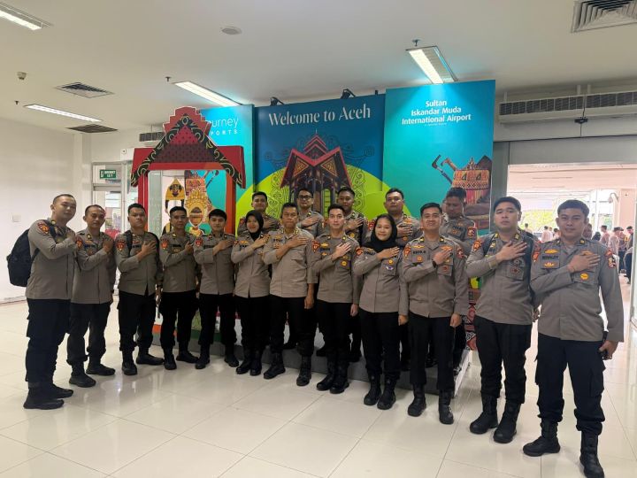 Puluhan Mahasiswa Sekolah Tinggi Ilmu Kepolisian (STIK) Lemdiklat Polri Angkatan ke-83 tergabung dalam Sindikat 7 dipimpin oleh Perwira Pendamping, Kombes Pol Dodi Arifianto, diberangkatkan menuju Polres Aceh Barat untuk pelaksanaan program Pengabdian Masyarakat (Dianmas/Widya Parama Satwika), Selasa (10/2/2026). Foto: Ist