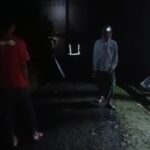 Suasana warga Desa Padasari, Kecamatan Jatinegara, Kabupaten Tegal, Jawa Tengah, berhamburan keluar rumah saat dilanda fenomena pergerakan tanah terjadi pada Senin (2/2/2026) sekitar pukul 19.00 WIB. Foto: Ist