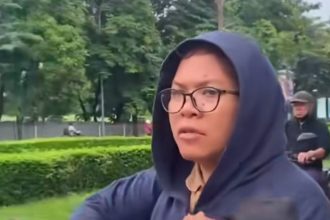 Seorang wanita kini dalam pengawasan Suku Dinas Sosial Jakarta Barat, diduga berulang kali tak membayar makanan hingga ongkos ojol dan angkot. Foto: Tangkap layar TikTok @xvg.id