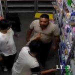 Rekaman CCTV menunjukkan ketegangan antara pegawai ritel dan sekelompok orang setelah insiden tabrakan mobil dan motor di Pasar Minggu, Jakarta Selatan. Foto: Tangkap layar IG @infojkt24