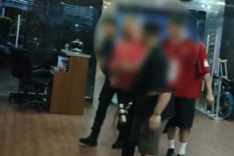 ZS warga negara China dan KS warga negara Thailand saat diamankan oleh Tim Pengawasan Orang Asing (TIMPORA), tindak lanjut Operasi Gabungan dilaksanakan Kantor Imigrasi Jakarta Selatan bersama lintas instansi di wilayah Kuningan, Setiahudi, Jakarta Selatan, belum lama ini. Foto: Ist