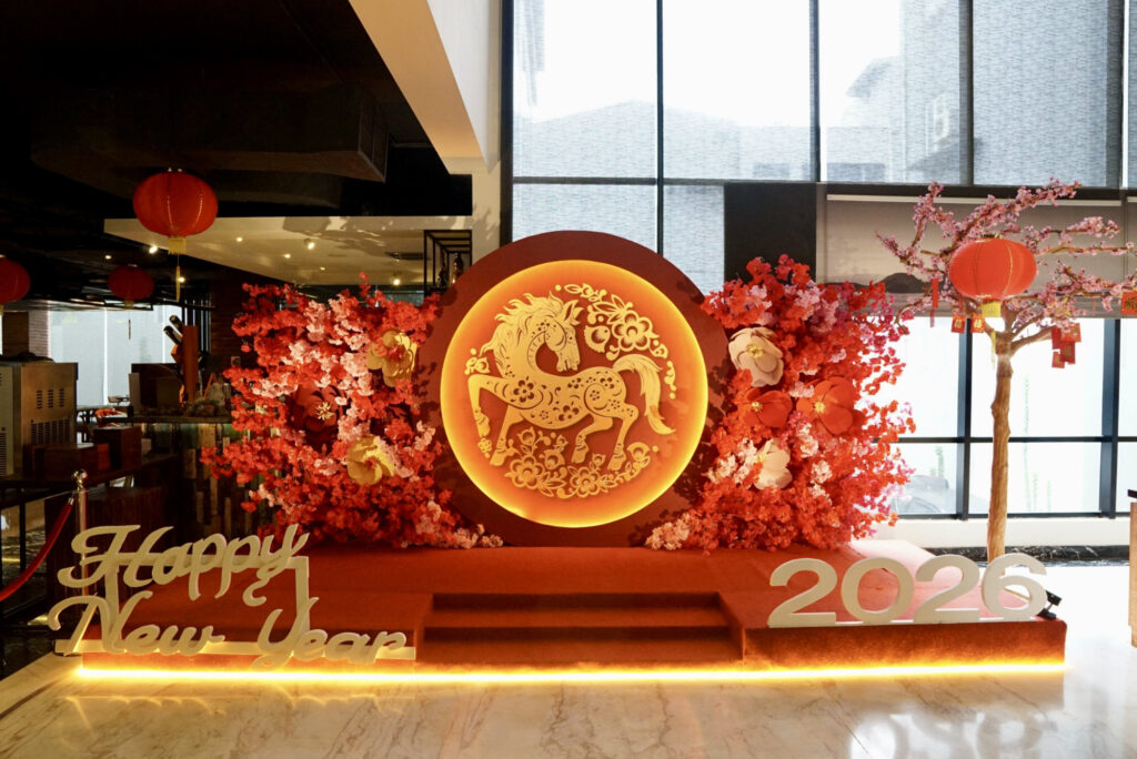 Menyambut datangnya fajar Tahun Baru Imlek 2577 yang bershio Kuda Api, Waringin Hospitality Hotel Group (WHHG) mengundang para tamu untuk merayakan momen transisi menuju keberuntungan dan semangat baru. (dok. WHHG).