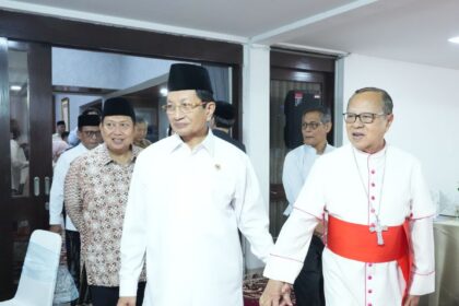 Menteri Agama Nasaruddin Umar bersama Ignatius Kardinal Suharyo dalam kegiatan Open House Menag, di Jakarta pada Sabtu (21/03/2026). Foto: Dok Kemenag