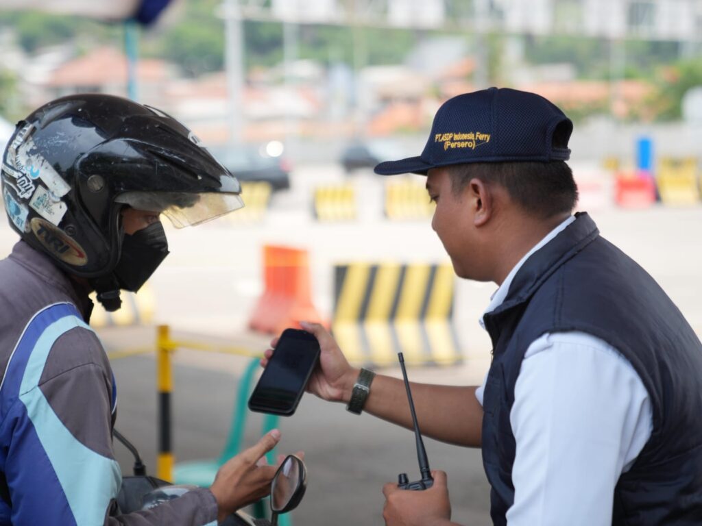 PT ASDP Indonesia Ferry (Persero) memastikan dukungan penuh terhadap kebijakan pemerintah guna menjamin kelancaran Angkutan Lebaran, terutama di lintasan penyeberangan strategis Merak–Bakauheni dan Ketapang–Gilimanuk. (dok. ASDP).