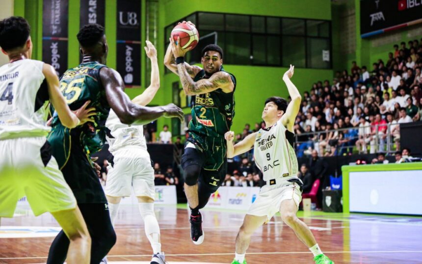 Pacific Caesar Surabaya Hajar Dewa United Banten dengan Skor 97-87