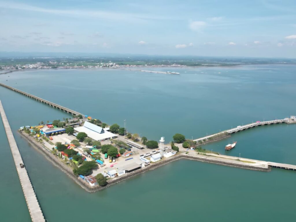 PT ASDP Indonesia Ferry (Persero) melakukan penyesuaian operasional layanan penyeberangan dengan mengalihkan sementara lintasan Bajoe – Kolaka ke lintasan Siwa – Kolaka pada periode 1 April hingga 1 Juni 2026. (dok. ASDP).