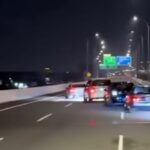 Aksi ugal-ugalan pengendara mobil di Tol Becakayu. Foto: Instagram @jakarta_siders