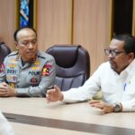 Wakapolri Dedi Prasetyo Komjen Pol Dedi Prasetyo bersama kepala staf Kepresidenan dalam konferensi pers Kesiapan Arus Mudik Lebaran 2026 dan Pengamanan Nasional di Kantor Staf Presiden, Rabu (11/3/2026). Foto: Ist