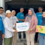 AMAL: Serah terima infak di Masjid Jami Al Fajri, Jakarta Selatan. Foto: BPJS Ketenagakerjaan