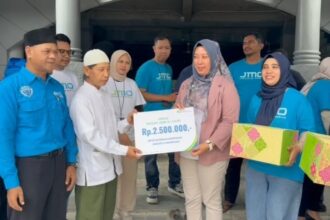 AMAL: Serah terima infak di Masjid Jami Al Fajri, Jakarta Selatan. Foto: BPJS Ketenagakerjaan