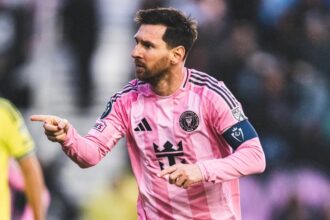Lionel Messi mencetak gol ke-900 dalam kariernya, menjadikannya pemain kedua yang mencapai angka tersebut setelah Cristiano Ronaldo.