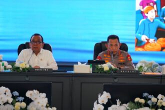 Kapolri Jenderal Listyo Sigit Prabowo saat memimpin rapat koordinasi lintas terkait kesiapan operasi ketupatan di Gedung PTIK, Jakarta Selatan, Senin (2/3/2026). Foto: Ist