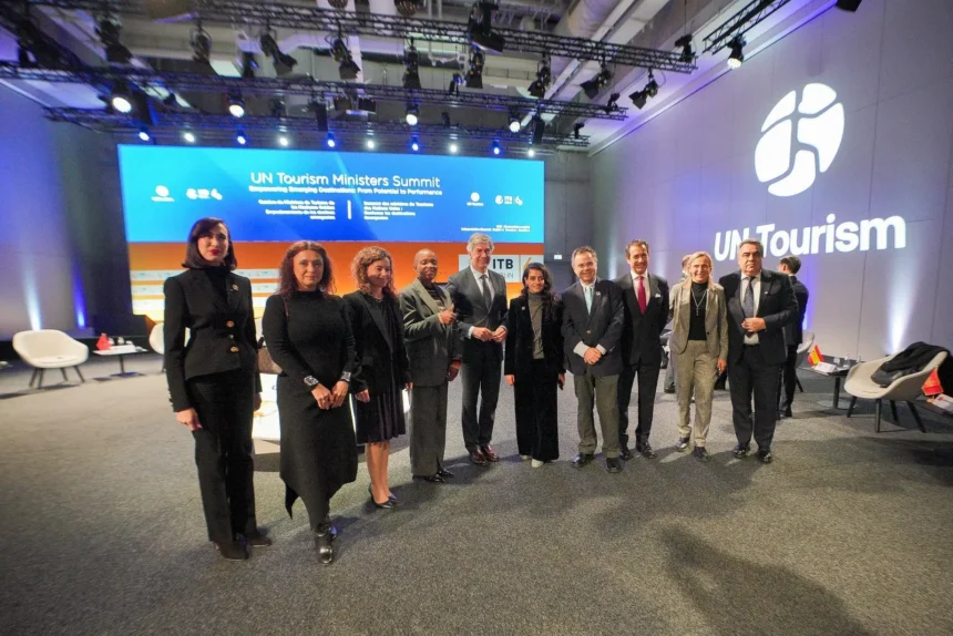 Menteri Pariwisata RI, Widiyanti Putri di ITB Berlin (paling kiri). Foto: Dok Humas