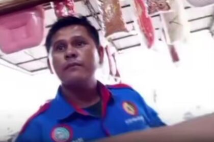 Pria ngaku dari serikat minta THR ke pedagang di Pekanbaru. Foto: Tangkap layar video viral