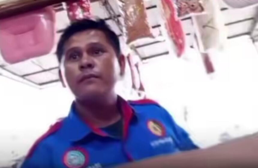 Pria ngaku dari serikat minta THR ke pedagang di Pekanbaru. Foto: Tangkap layar video viral
