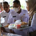 Wakil Wali Kota Jakarta Selatan, Ali Murthadho didampingi Asisten Pemerintahan Perekonomian dan Pembangunan Jakarta Selatan, Sayid Ali dan BPOM, saat sidak takjil di kawasan Gandaria Utara, Kebayoran Baru, Jakarta Selatan, Rabu (4/3/2026). Foto: Ist