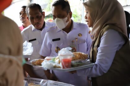 Wakil Wali Kota Jakarta Selatan, Ali Murthadho didampingi Asisten Pemerintahan Perekonomian dan Pembangunan Jakarta Selatan, Sayid Ali dan BPOM, saat sidak takjil di kawasan Gandaria Utara, Kebayoran Baru, Jakarta Selatan, Rabu (4/3/2026). Foto: Ist