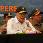 Menko Polkam Jenderal TNI (Purn) Djamari Chaniago dalam Apel Kesiapsiagaan Penanggulangan Karhutla Tahun 2026 yang digelar di Lanud Roesmin Nurjadin Pekanbaru, Provinsi Riau. Foto: Humas Kemenko Polkam