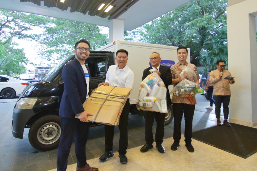 Santika Indonesia Hotels & Resorts gandeng Rekosistem gulirkan program waste management. (Alidrian Fahwi/ipol.id).