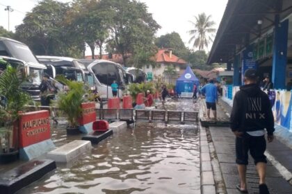 Banjir di Terminal Kampung Rambutan, Jakarta Timur. Foto Ist
