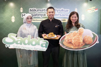 McDonald’s Indonesia menggelar konferensi pers di Jakarta, Rabu, (5/3), untuk memperkenalkan berbagai inisiatif Ramadan yang konsisten dilaksanakan lebih dari dua dekade sekaligus momen perayaan 35 tahun kehadirannya di Indonesia Mengusung tema “Nikmatnya Syukur, Hangatnya Kebersamaan”, rangkaian program tahun ini dirancang untuk memperkuat nilai kebersamaan serta manfaat lebih luas bagi edukasi, kepedulian sosial, serta komunitas. (dok. McDonald’s Indonesia).
