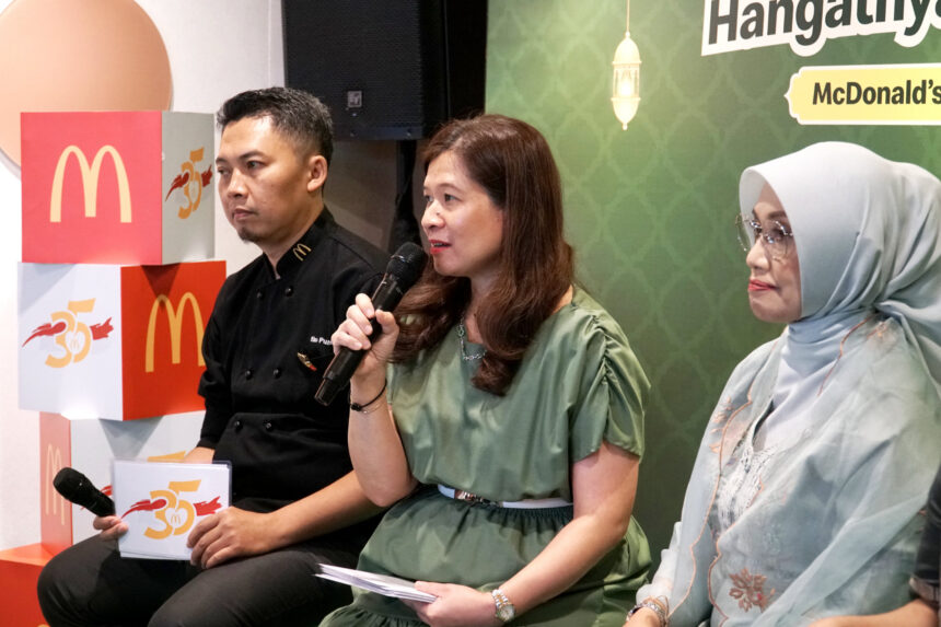 Caroline Kurniadjaja, Associate Director of Marketing McDonald’s Indonesia, menjelaskan berbagai inisiatif Ramadan yang dihadirkan McDonald’s Indonesia, mulai dariinovasi menu hingga rangkaian kegiatan kebersamaan yang berlangsung hingga setelah Idulfitri, termasuk Open House di sejumlah restoran untuk memperkuat silaturahmi dengan pelanggan, komunitas, serta mitra lokal, dan karyawan. (dok. McDonald’s Indonesia).