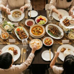 Sunlake Waterfront Resort & Convention menghadirkan promo spesial Halal Bihalal Package, yang menawarkan pengalaman bersantap dengan pilihan menu khas dari berbagai negara dalam suasana hotel yang nyaman dan elegan. (istimewa/dok. Sunlake Waterfront Resort & Convention).