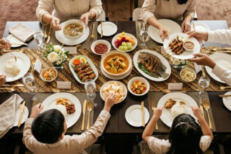 Sunlake Waterfront Resort & Convention menghadirkan promo spesial Halal Bihalal Package, yang menawarkan pengalaman bersantap dengan pilihan menu khas dari berbagai negara dalam suasana hotel yang nyaman dan elegan. (istimewa/dok. Sunlake Waterfront Resort & Convention).