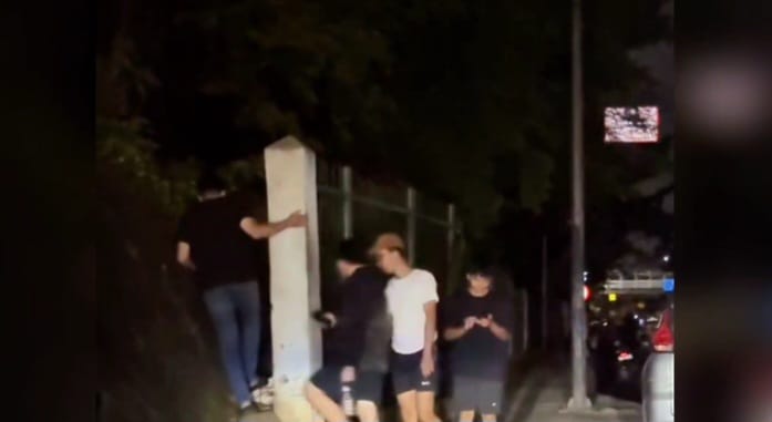 Suasana Hutan Kota Cawang, Makasar, Jakarta Timur, saat dijadikan tempat mesum oleh sekelompok pria penyuka sesama jenis, belum lama ini viral di media sosial, Februari 2026. Foto: Tangkapan layar medsos/ist