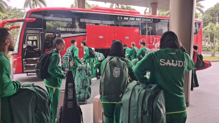 Sebanyak 23 atlet kadet dan junior dari Arab Saudi, lima atlet dan ofisial dari Qatar serta dua pejabat dari Federasi Anggar Irak dan Uzbekistan yang mengikuti Kejuaraan Anggar Kadet dan Junior Asia 2026, masih tertahan di Indonesia. Mereka tidak bisa pulang ke negaranya akibat terjadinya perang Iran melawan Amerika Serikat (AS) dan Israel.