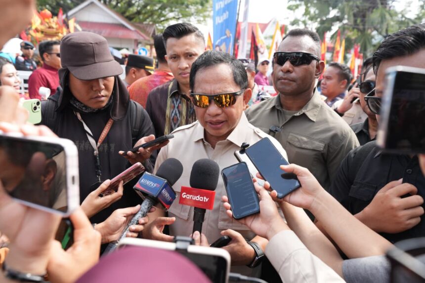 Menteri Dalam Negeri (Mendagri) Muhammad Tito Karnavian menghadiri Perayaan Imlek dan Festival Cap Go Meh 2026 di Kota Singkawang, Kalimantan Barat (Kalbar), Selasa (3/3/2026). Mendagri mengapresiasi kemeriahan dan semangat kebersamaan yang ditunjukkan masyarakat dalam gelaran tersebut.