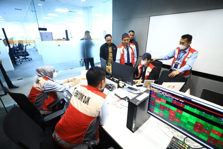 Otoritas Jasa Keuangan (OJK) melakukan penggeledahan di kantor PT MASI yang berlokasi di kawasan Sudirman Central Business District, Jakarta, Rabu, sebagai bagian dari proses penegakan hukum atas dugaan tindak pidana di bidang pasar modal.
