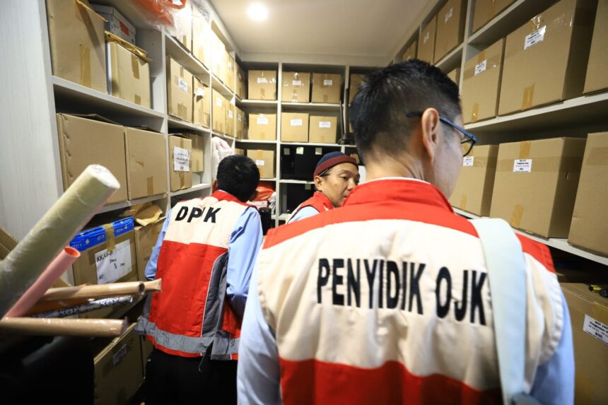 Otoritas Jasa Keuangan (OJK) melakukan penggeledahan di kantor PT MASI yang berlokasi di kawasan Sudirman Central Business District, Jakarta, Rabu, sebagai bagian dari proses penegakan hukum atas dugaan tindak pidana di bidang pasar modal.