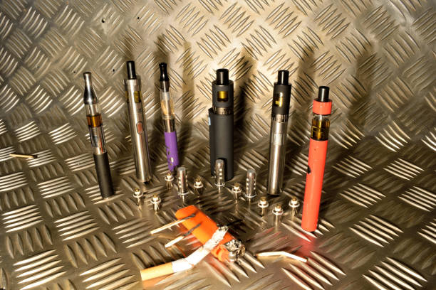 Ilustrasi Tren vape di kalangan anak muda terus meningkat, padahal risikonya bisa memicu penyakit kronis hingga gangguan paru-paru. Foto: Istcok @Des Green