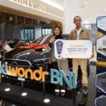 BNI kembali memberikan apresiasi kepada nasabah melalui program undian Rejeki wondr BNI Tahap II, dengan membagikan berbagai hadiah menarik mulai dari Mercedes-Benz E300, Chery J6, Honda HR-V, hingga ratusan smartphone dan laptop. Foto: Dok BNI