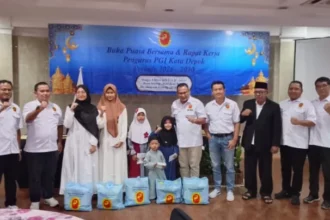 Ketua PGI Kota Depok, H. Hamzah, bersama atlet dan jajaran pengurus dalam Raker PGI Kota Depok Tahun 2026 yang digelar di Hotel Bumi Wiyata, Depok, pada Minggu (8/3/2026). Foto: Dok Sol / ipol.id