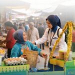 Peringatan Hari Perempuan Internasional menjadi momentum untuk kembali melihat bagaimana perempuan memainkan peran penting dalam menggerakkan perekonomian, tidak hanya di lingkup keluarga tetapi juga di komunitas.